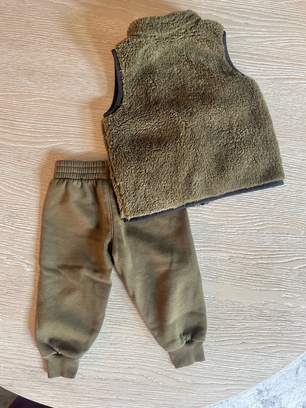 Nike Army green Faux Fur Sheerling 3 piece set, 2t - Picture 8 of 15